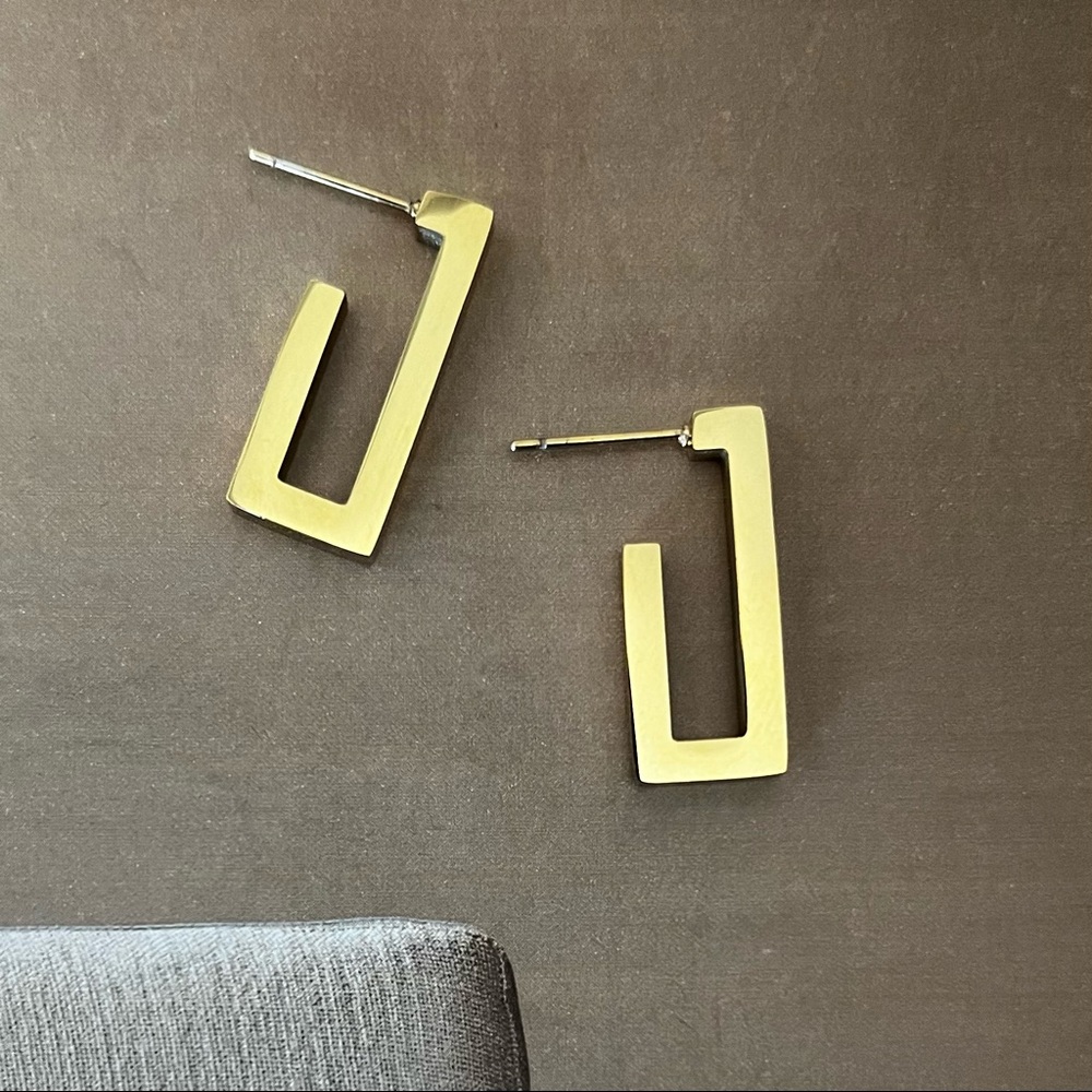 🎁 Rectangle Gold-Plated Hoop Earrings